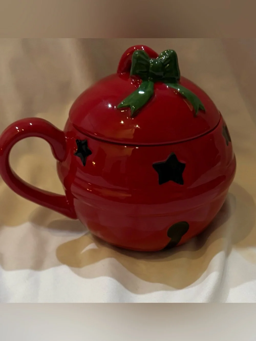 POTTERY BARN RED W/ GREEN BOW JINGLE BELL FIGURAL MUG W/ LID HOLIDAY NEW NWT